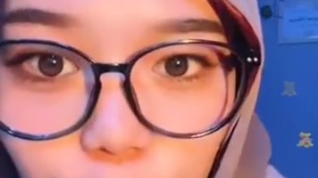 Bokep Jilbab – Dera Angela Hijabers Melet Lidahnya Panjang Bigo Live